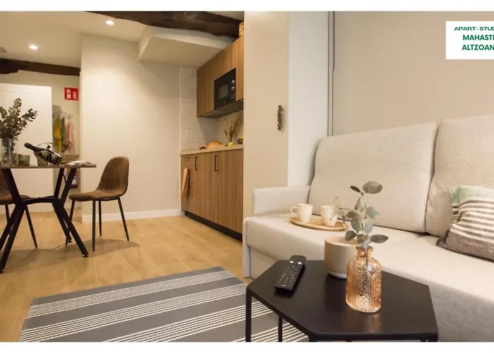 Altzoan Boutique & Parking Free * Зараутц